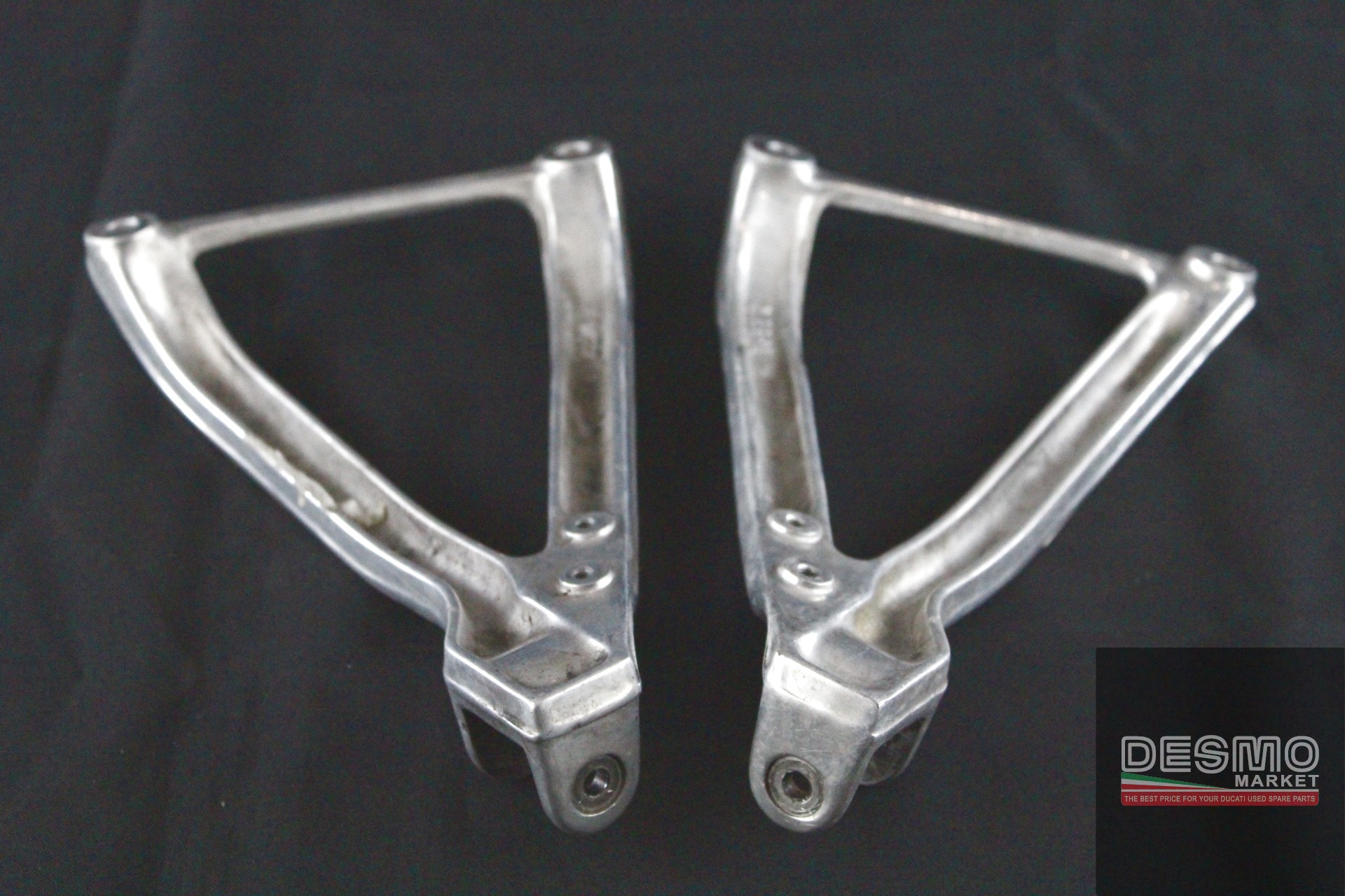 Details about   DUCATI DUCATI 97-98 ST2 & 99 ST4 RIGHT Passenger Peg Assembly NICE