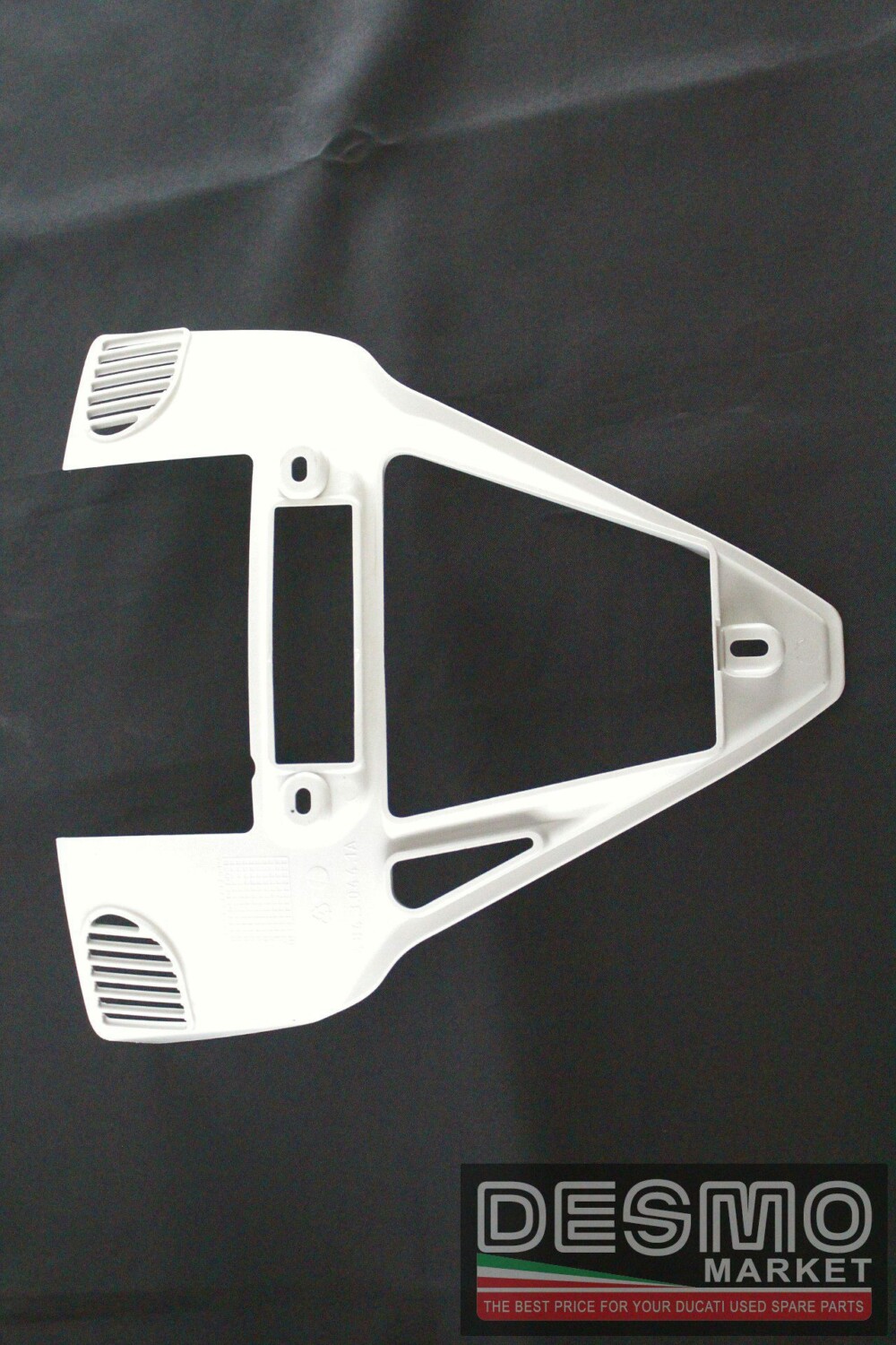 Triangolo convogliatore aria radiatore olio unpainted ducati 749 999 my 2002 2004