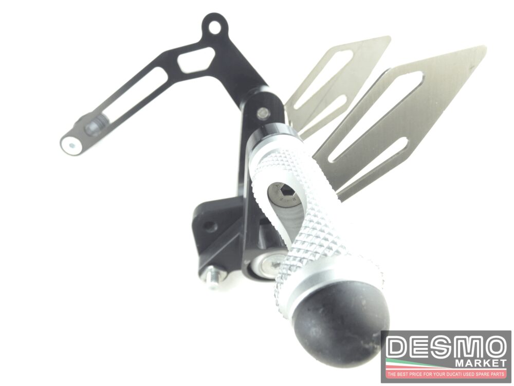 Pedane CNC nere ducati 748 916 con poggiapiedi paratacchi e leva cambio