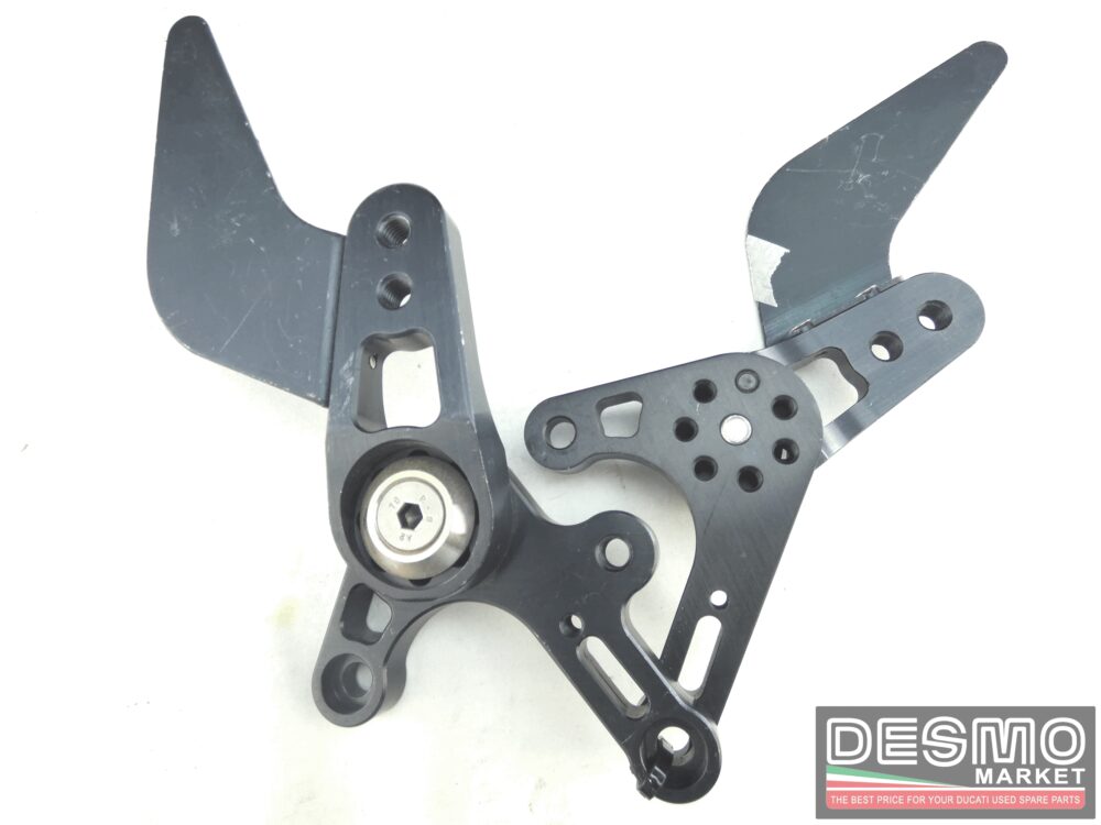 Pedane CNC nere universali con paratacchi 75 mm