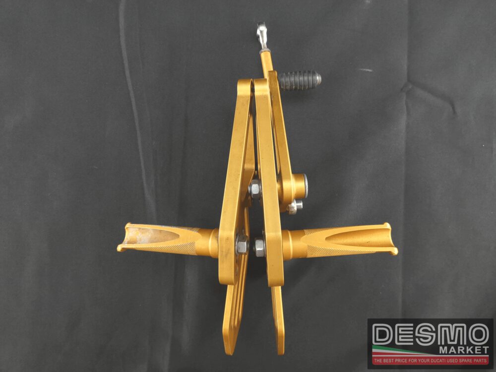 Pedane CNC oro universali con poggiapiedi leva cambio e paratacchi 75 mm