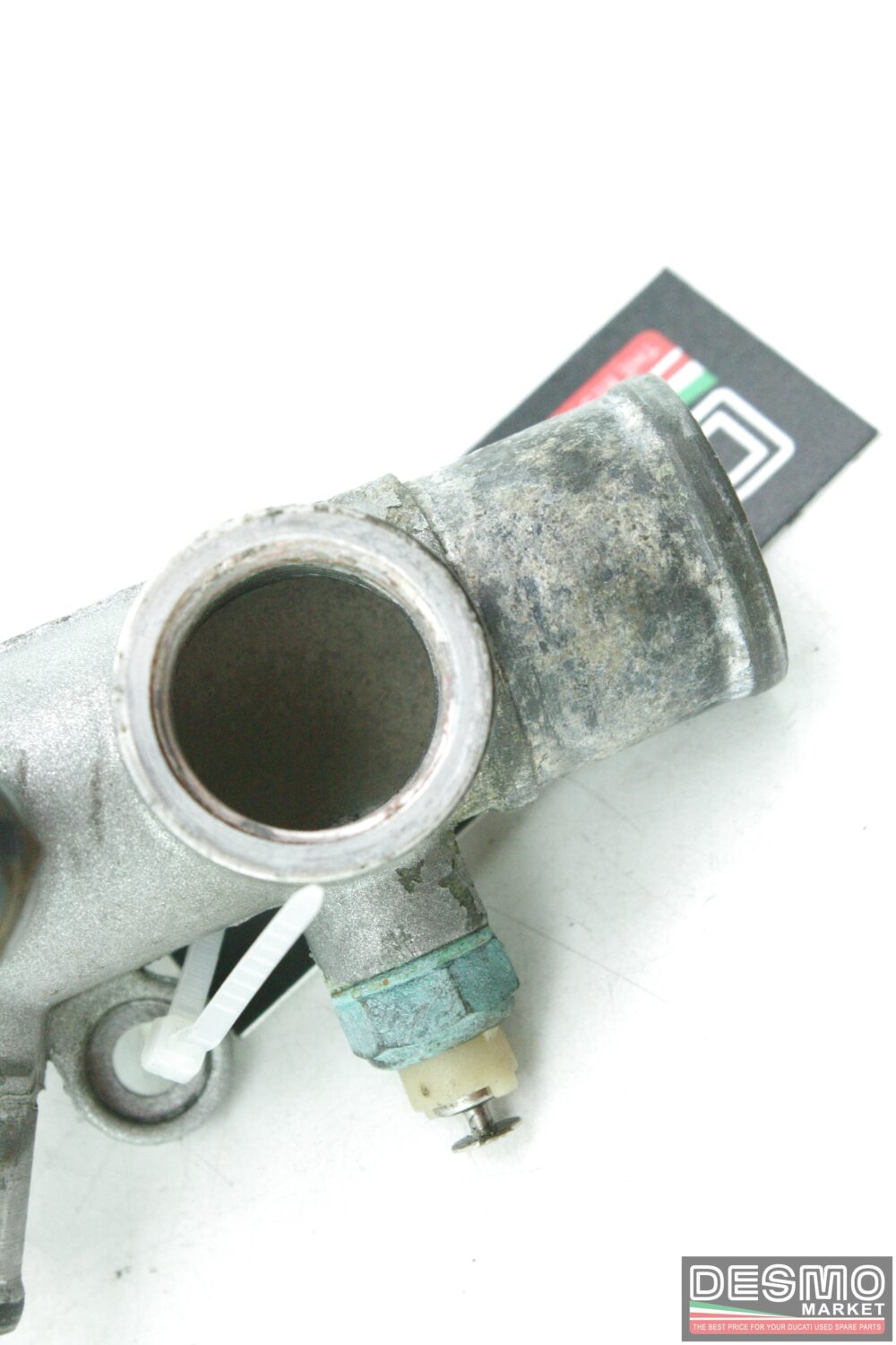 Raccordo collettore tre vie acqua testa orizzontale Ducati 748 916 996