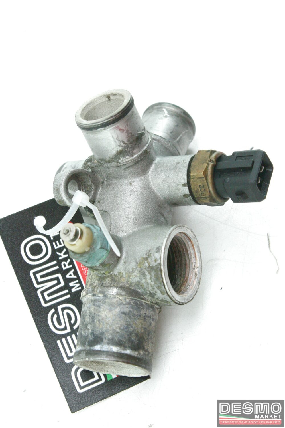Raccordo collettore tre vie acqua testa orizzontale Ducati 748 916 996