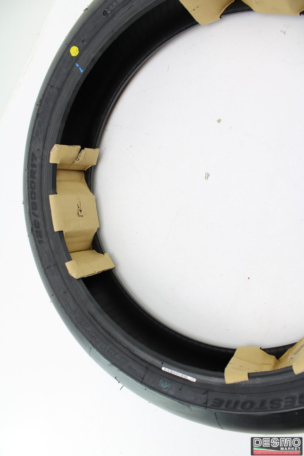 Gomma anteriore sliick Bridgestone Battlax racing V01F  120/60 R17