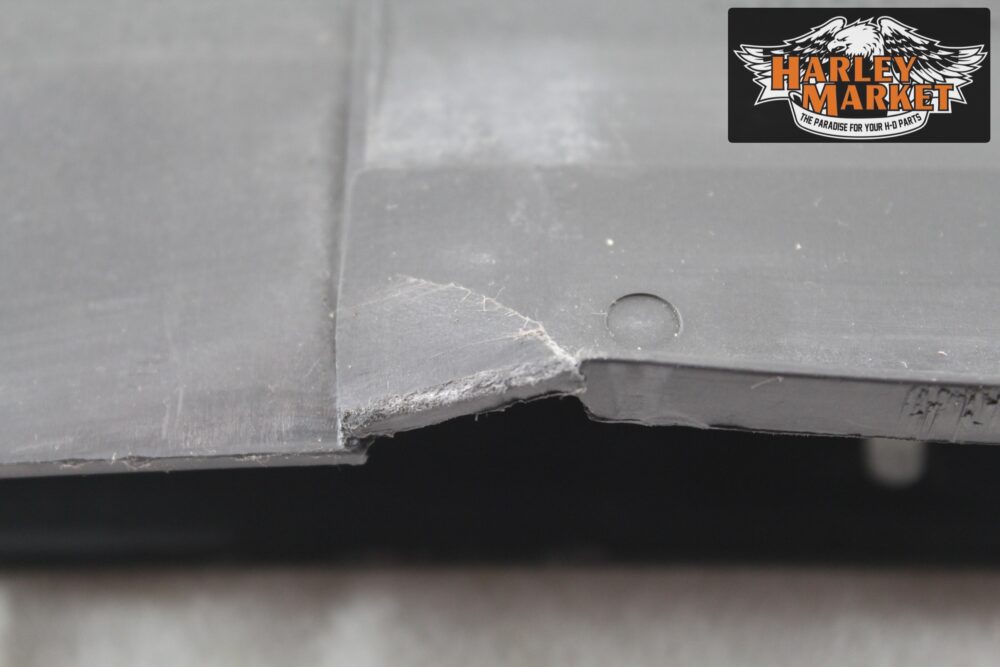 Protezione inferiore cinghia Harley Davidson 04-08 FLH Touring - immagine 3