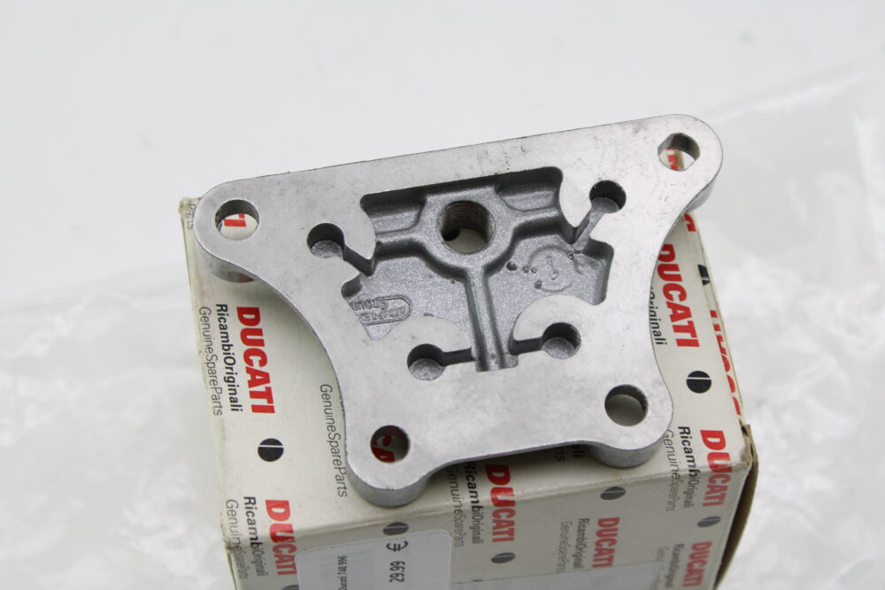 coperchio centrale testa motore Ducati 748 996 - immagine 3