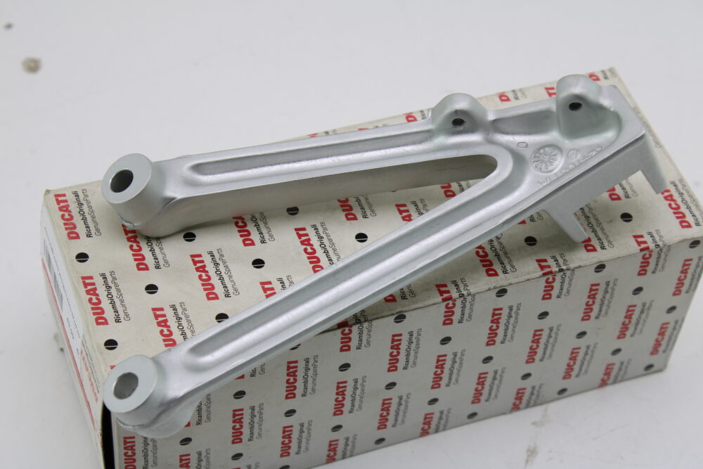 piastra staffa pedana passeggero destra DX 749 999 - immagine 3