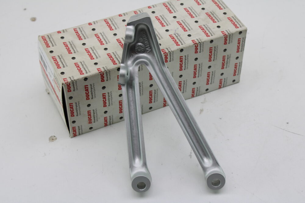 piastra staffa pedana passeggero destra DX 749 999 - immagine 4