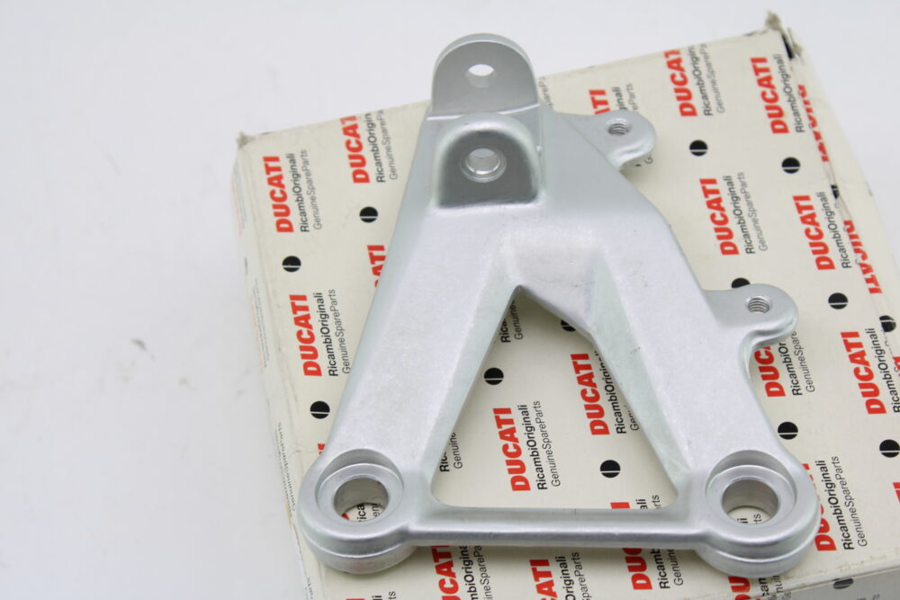 Piastra staffa pedana pilota destra nera ducati 1098 848 - immagine 3