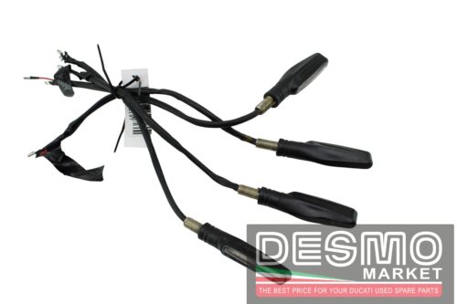 Kit 4 frecce a led. Montano su molti modelli Ducati